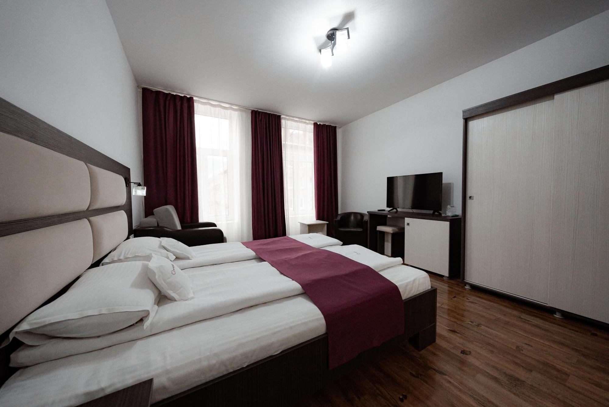 Quantum House Hotel Dornavátra Kültér fotó